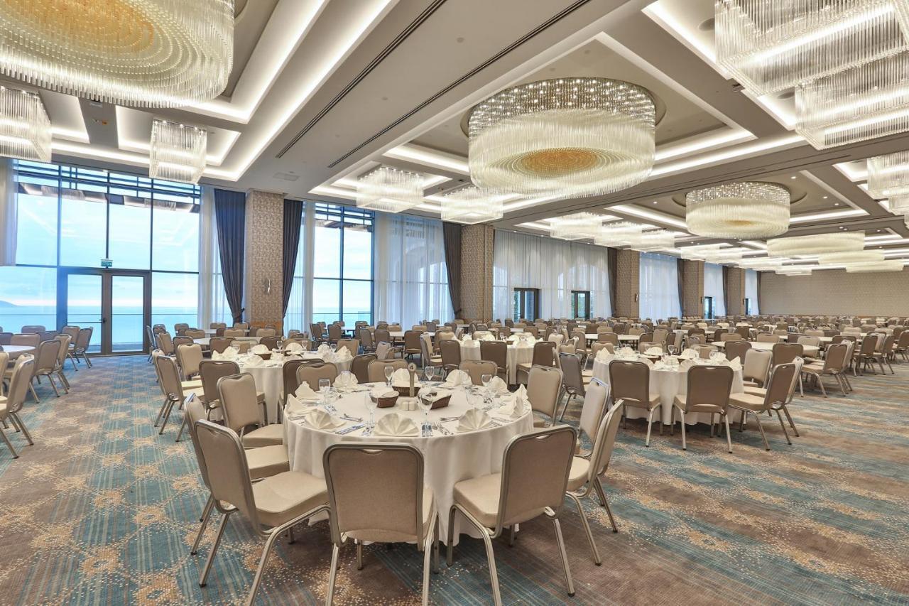 Radisson Blu Hotel Трабзон Екстериор снимка The Grand Ballroom